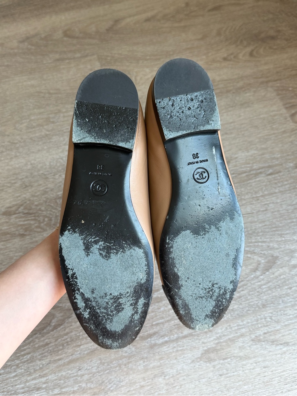 CHANEL 23B Lambskin Dark Beige and Black Leather Cap-Toe Ballet Flats Size 38 - Picture 11 of 12